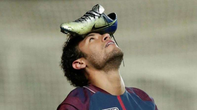 Selebrasi Neymar Jr di Piala Liga Prancis.