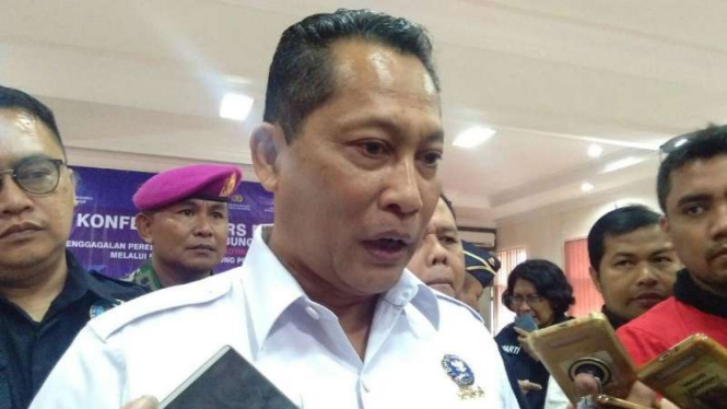 Kepala BNN Komisaris Jenderal Polisi Budi Waseso di kantor Bea Cukai Pelabuhan Tanjung Perak Surabaya, Jawa Timur, pada Kamis, 11 Januari 2018.