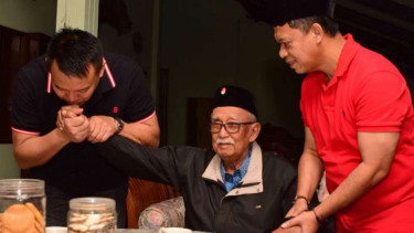 Pasangan calon TB Hasanudin dan Anton Charliyan sambangi Solihin GP