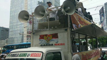 Massa FPI saat kepung Kantor Facebook di Jakarta.