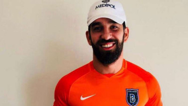 Arda Turan resmi berlabuh di Istanbul Basaksehir