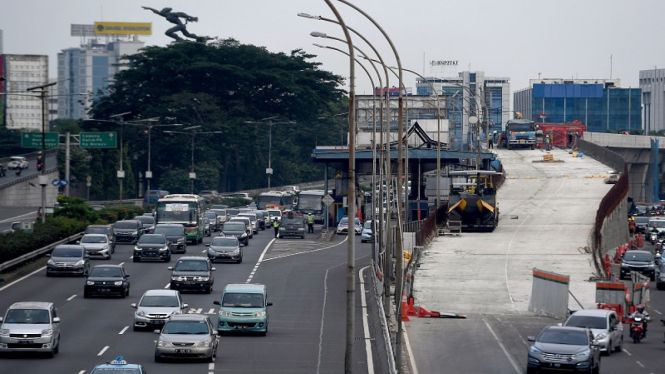 Proses pengerjaan Flyover di Pancoran sisi selatan beberapa waktu lalu.