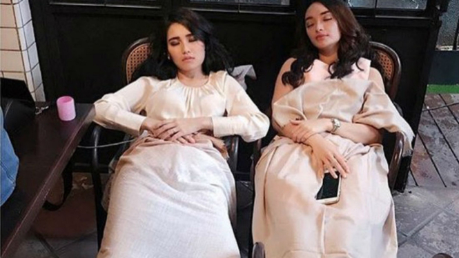 Ayu Ting Ting dan Zaskia Gotik