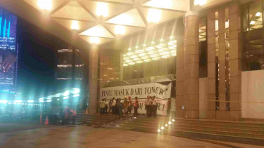 Bagian depan Gedung Bursa Efek Indonesia (BEI).