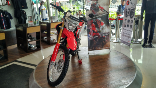 Honda CRF150L.