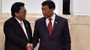 Menkopolhukam Wiranto dan Ketua DPD Oesman Sapta (Kiri)