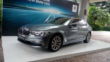 BMW 520i Luxury Line rakitan lokal.