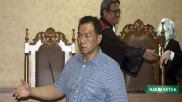 Komisaris PT Adhi Guna Keruktama Adiputra Kurniawan menyuap Dirjen Hubla