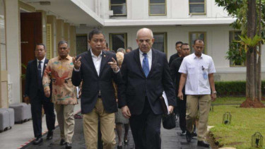 Menteri ESDM Ignatius Jonan bersama duta besar Amerika Serikat, Joseph R Donova