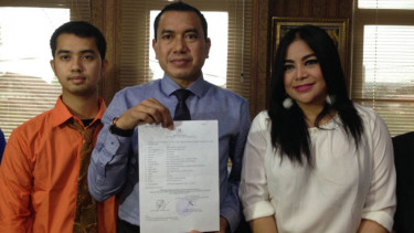 Annisa Bahar dan tim kuasa hukumnya.