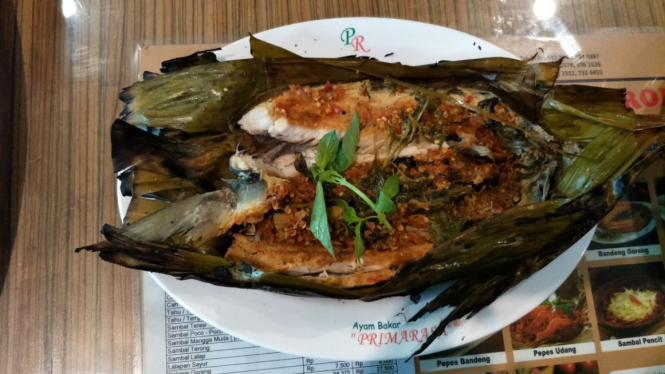 Pepes bandeng di restoran Ayam Bakar Primarasa