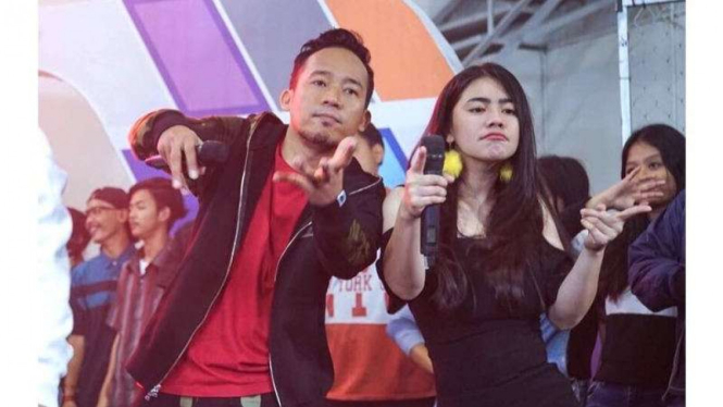 Felicya Angelista dan Deny Cagur.
