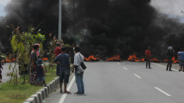 Situasi pemblokiran jalan menuju bandara Padang Jumat 26 Januari 2018