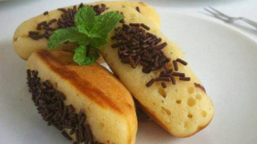 Kue pukis.