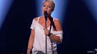 Penampilan sederhana Pink di Grammy Award 2018