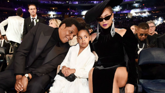  Blue Ivy (tengah),  putri sulung Beyonce dan Jay-Z