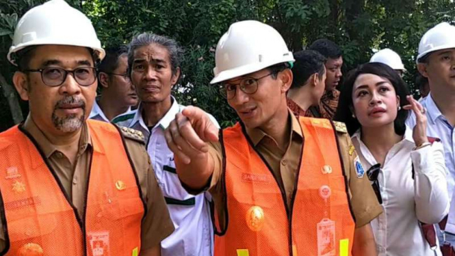 Wakil Gubernur DKI, Sandiaga Uno (kanan).