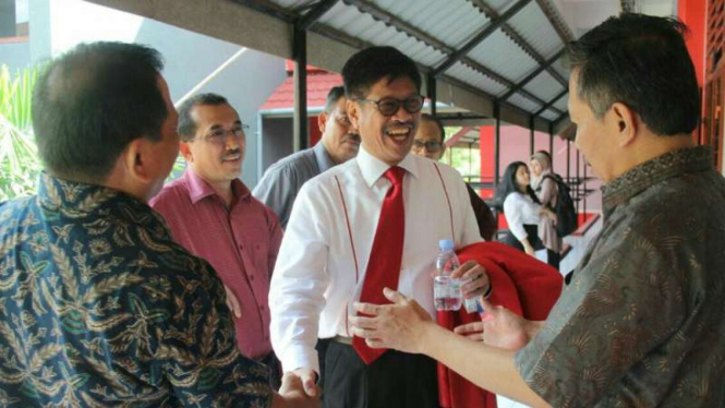Seorang calon gubernur Sulawesi Selatan, Ichsan Yasin Limpo, diperiksa Bawaslu setempat atas dugaan berijazah palsu di Makassar pada Senin, 29 Januari 2018.