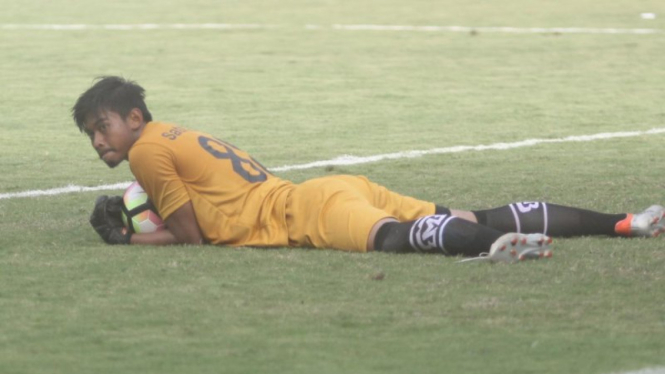Kiper Madura United, Satria Tama.