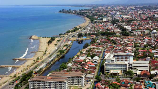 Pantai Padang, Sumatera Barat.