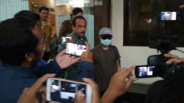Dokter R di National Hospital.
