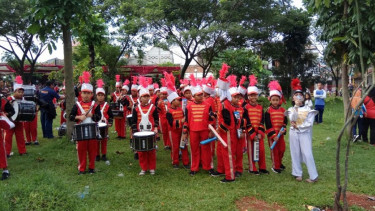 Tim drum band SD Sekolah SMART Cibinong 