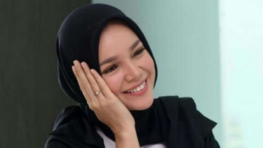 Dewi Sandra.