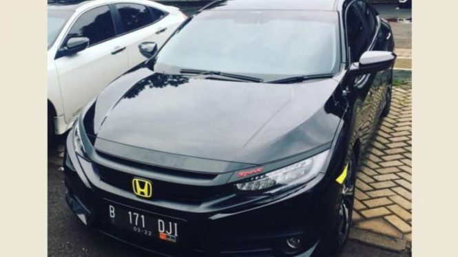 Honda Civic Turbo bernomor polisi B 171 DJI