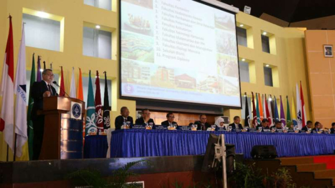 Rektor Institut Pertanian Bogor, Dr Arif Satria, dalam acara Sosialisasi Seleksi Nasional Masuk Perguruan Tinggi Negeri di kampus IPB Dramaga, Bogor, Jawa Barat, pada Jumat, 2 Januari 2018.