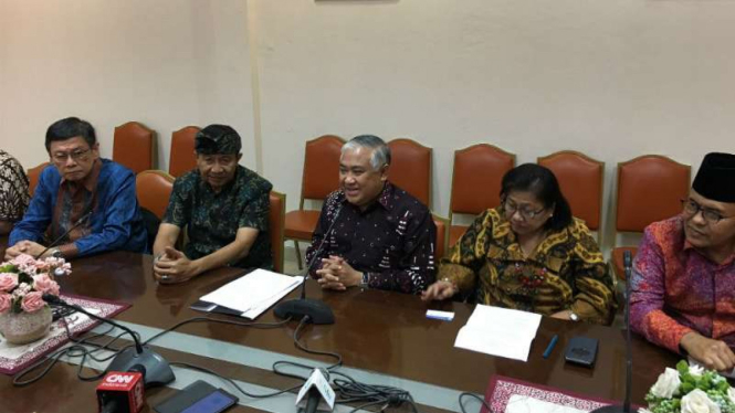 Din Syamsudin  bersama para tokoh agama.
