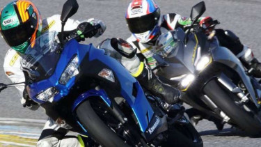 Ninja 250 vs CBR250RR.