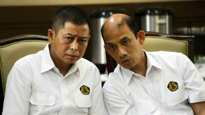 Menteri ESDM Ignasius Jonan (kiri) dan Wakil Menteri Arcandra Tahar (kanan)