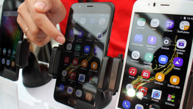 Sharp R?ilis Smartphone R1s dan Pi