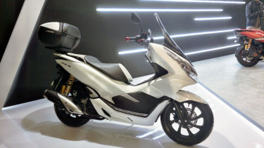 Honda PCX baru lengkap dengan aksesori resmi