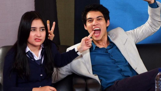 Prilly Latuconsina dan Maxime Bouttier.