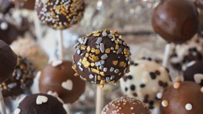 Cokelat bulat.