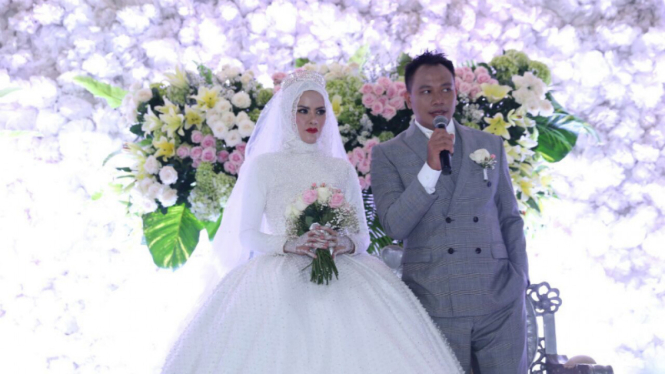 Resepsi pernikahan Vicky Prasetyo dan Angel Lelga.