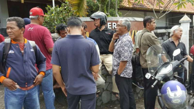 Jemaat Gereja di Sleman usai aksi penyerangan.