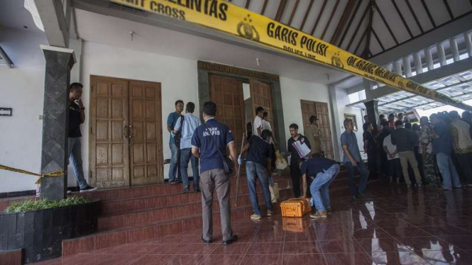 Polisi olah TKP penyerangan Gereja St Lidwina, Sleman, DIY