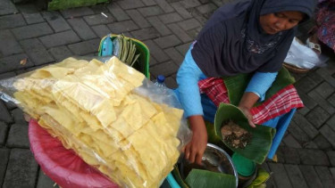 Pedagang Semanggi Suroboyo di Taman Bungkul Surabaya, Jawa Timur,
