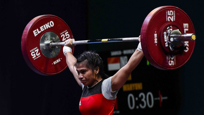 Atlet angkat besi Indonesia Sri Wahyuni
