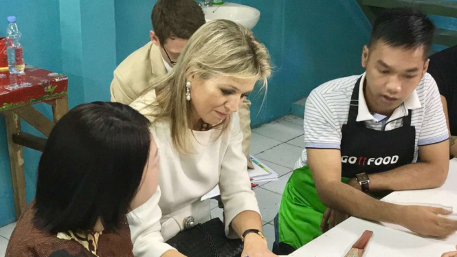 Ratu Maxima melihat layanan Gofood di Sabang, Jakarta Pusat