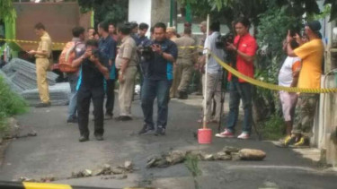 Tanah retak di kawasan Berlan, Matraman, Jaktim
