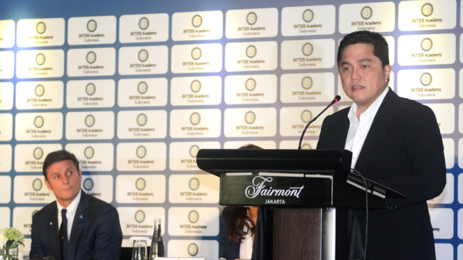 Presiden Inter Milan, Erick Thohir, bersama eks Kapter Inter, Javier Zanetti.