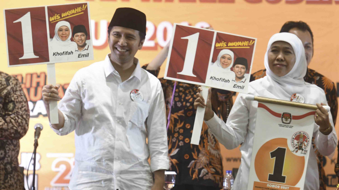 Cagub dan Cawagub Jawa Timur, Khofifah Indar Parawansa (kanan) dan Emil Dardak (kiri)