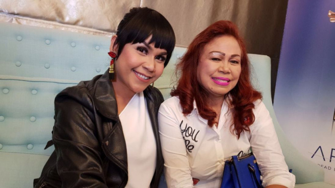 Melaney Ricardo dan ibunda