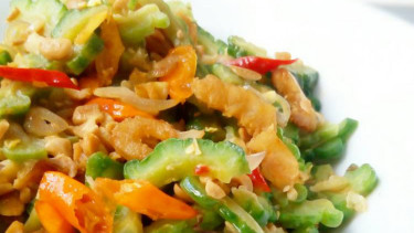 Tumis pare dan ebi.