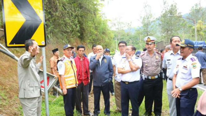 Kementerian Perhubungan dan pihak terkait tinjau Tanjakan Emen.