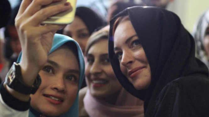 Lindsay Lohan pakai hijab di acara London Modest Fashion Week