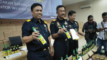 Pabrik miras oplosan di Bandung.